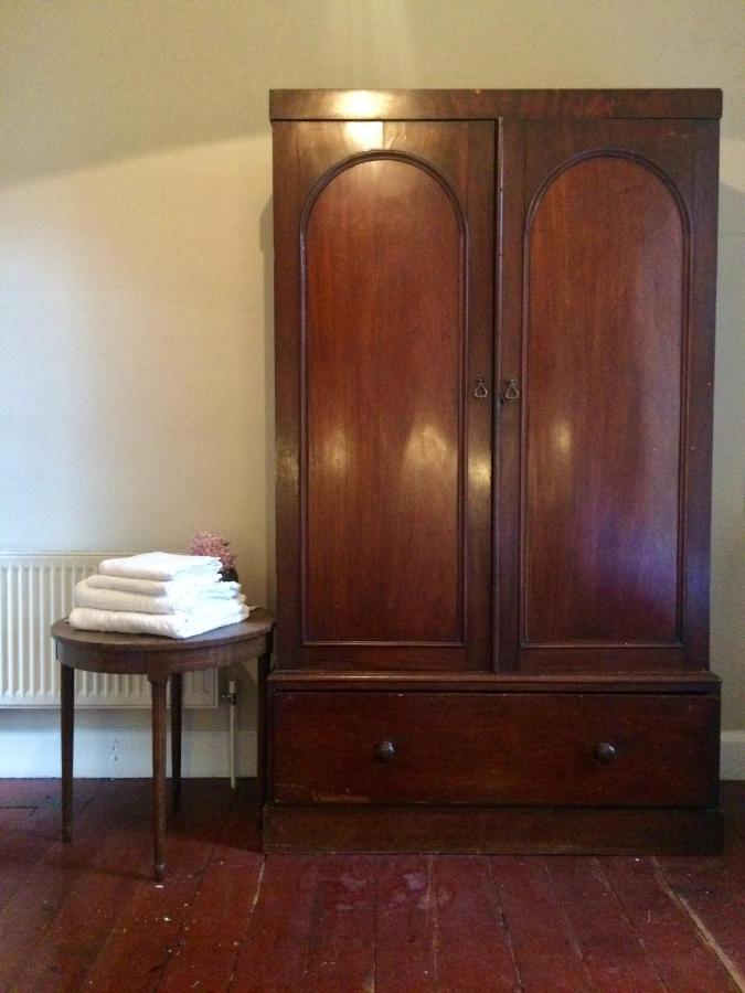 The Old Monastery Guesthouse Cahersiveen Extérieur photo